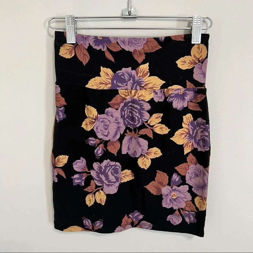 Aritzia Talula Floral High Waist Bodycon Pull On Mini Skirt - Picture 2 of 10